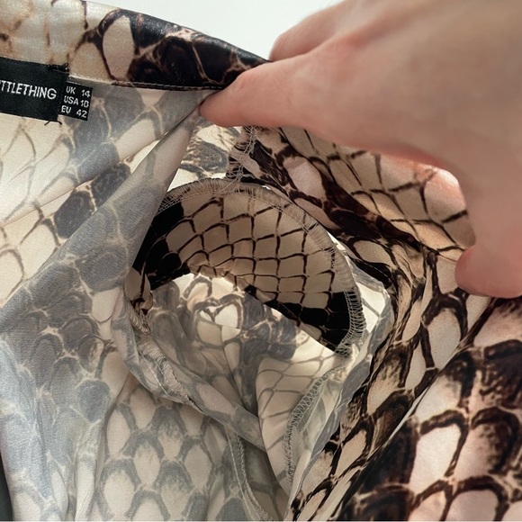 NWT PRETTY LITTLE THING “Grey Satin Snake Print Blazer Dress” - Picture 8 of 10